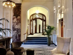 Mansion Hall Patterned Carpet